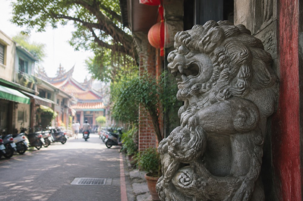 Sword lion stone carving on an old doorway in Anping