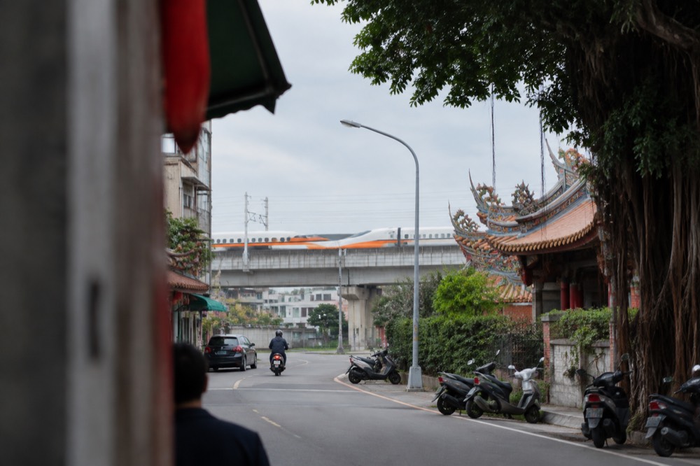 A high speed rail train pulling into a station platform in Taiwan